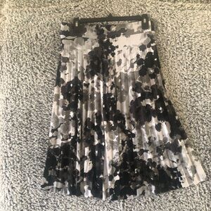 Vintage Women’s Mid length Skirt Size  M in Excellent Used Condition